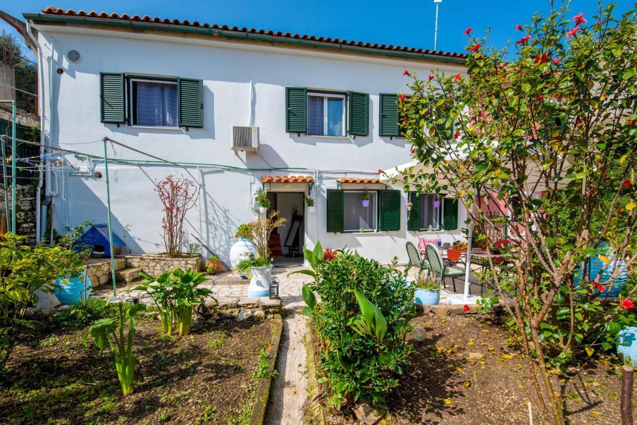 garden home Gaios Eksteriør billede